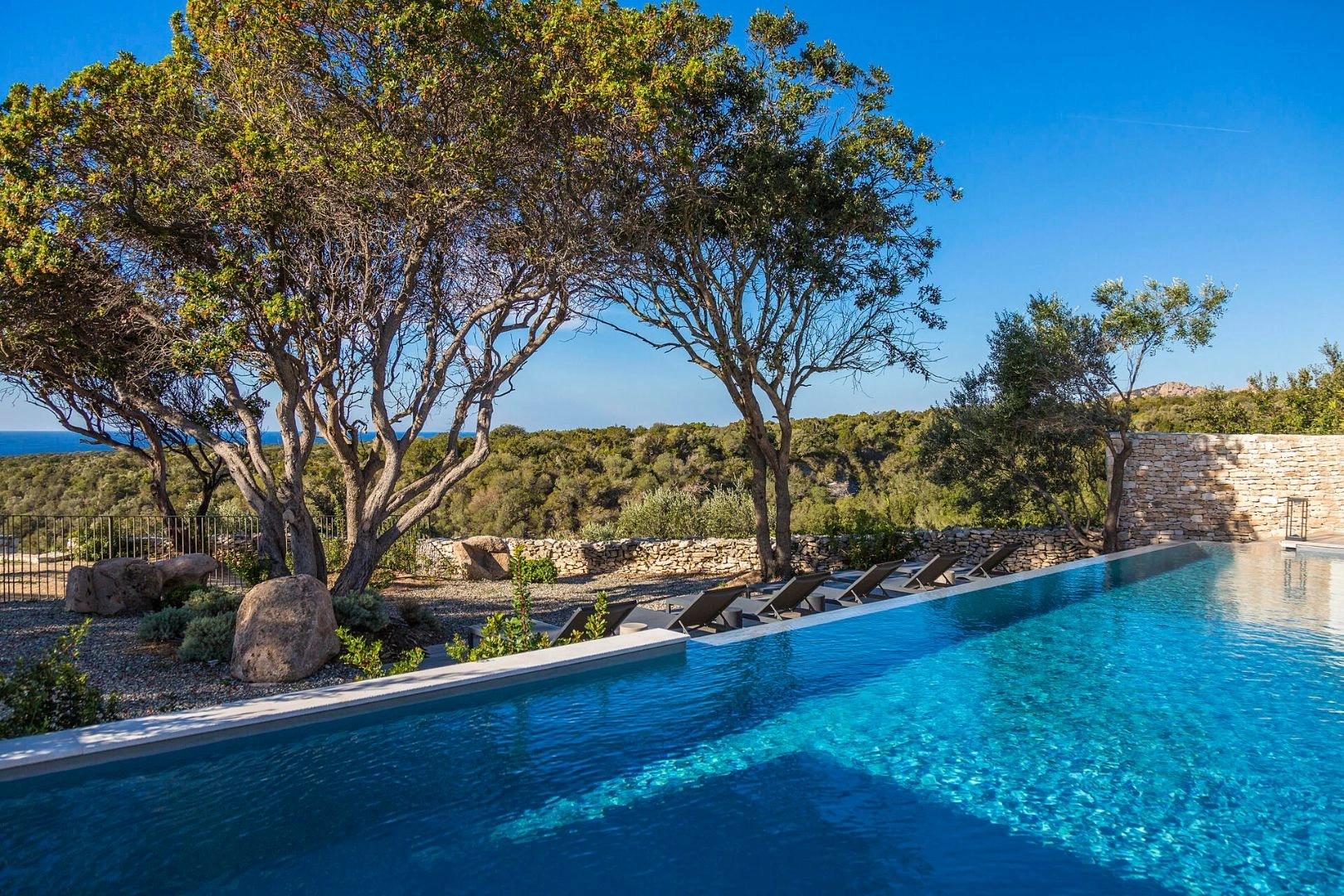 Piscine chauffée à l'hôtel 4 étoiles à Bonifacio