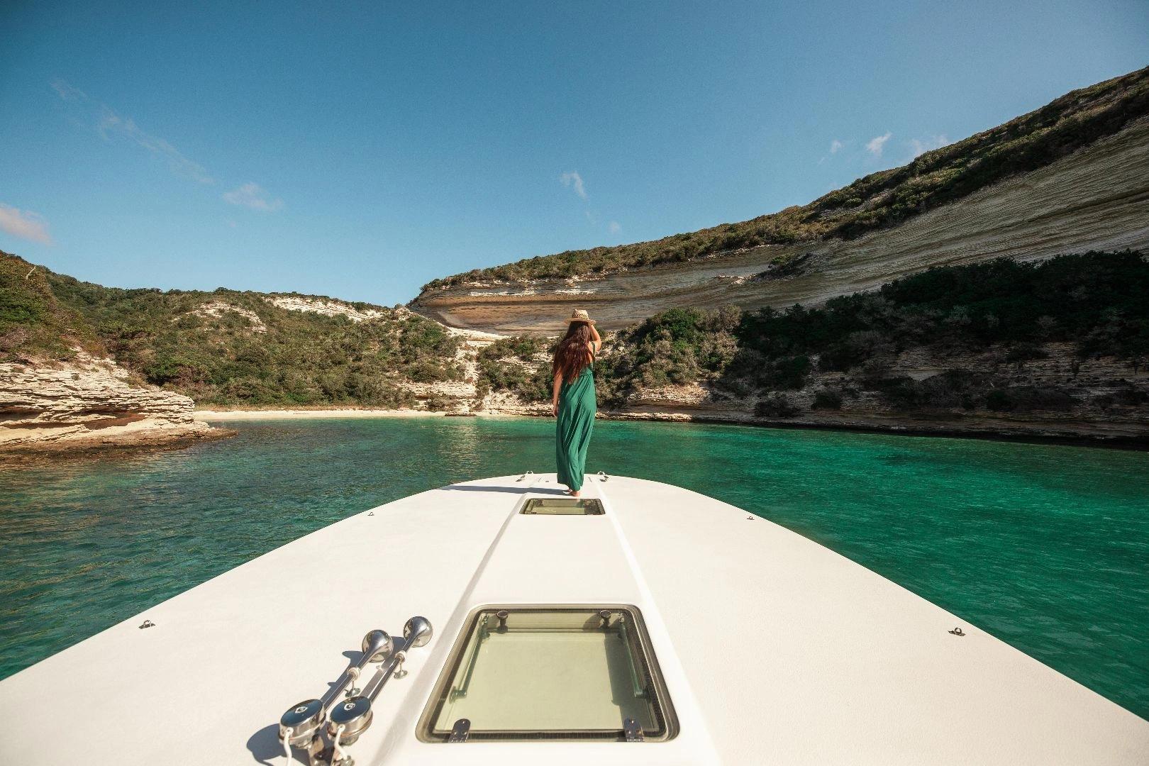 Balade en bateau depuis l'hôtel 4 étoiles Cala di Greco à Bonifacio