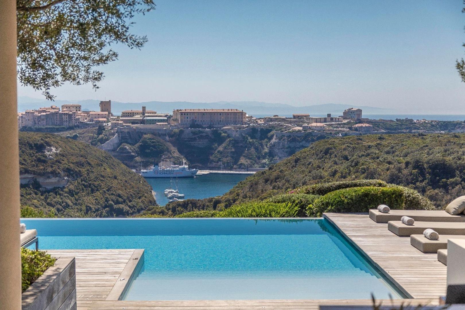 Villa de luxe avec piscine et vue mer à Bonifacio